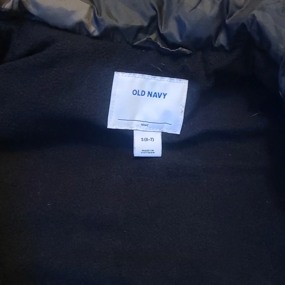 Old Navy Boys Puffer Vest - Picture 3 of 5